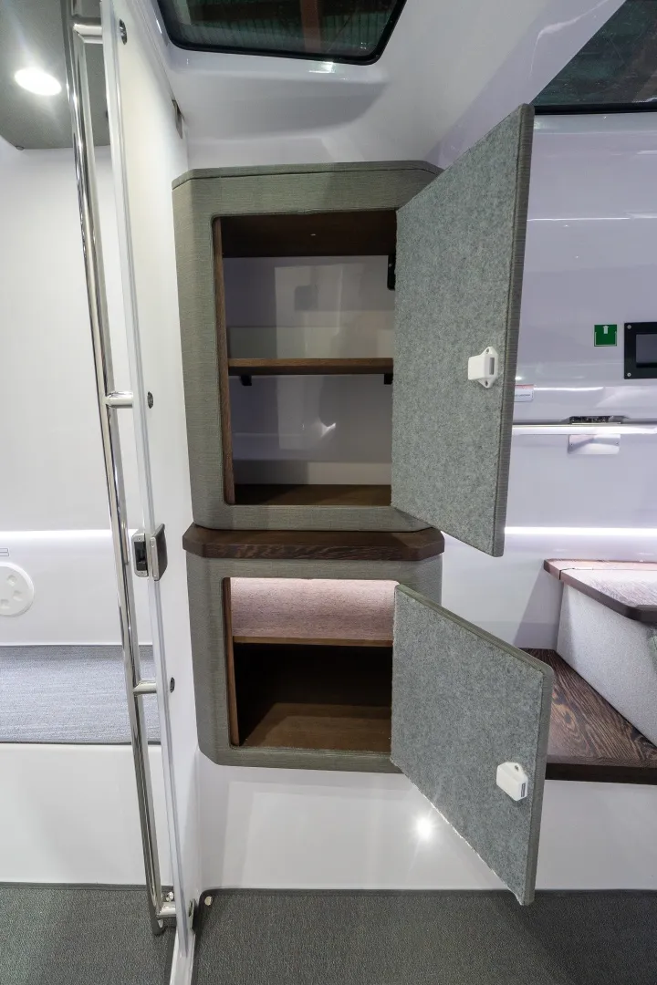 Slide: The Image of Axopar 37 2024 - 6040225