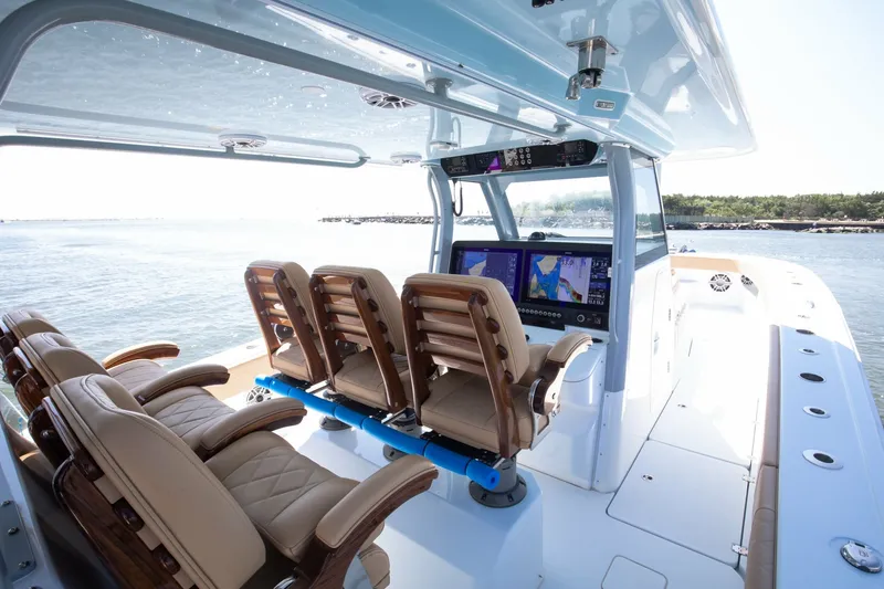 Slide: The Image of Freeman 43 Center Console 2025 - 7832149