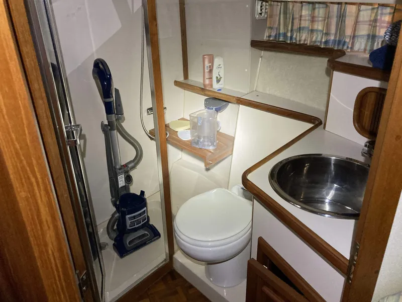 Slide: The Image of Carver Yachts 3807 1989 - 6042485