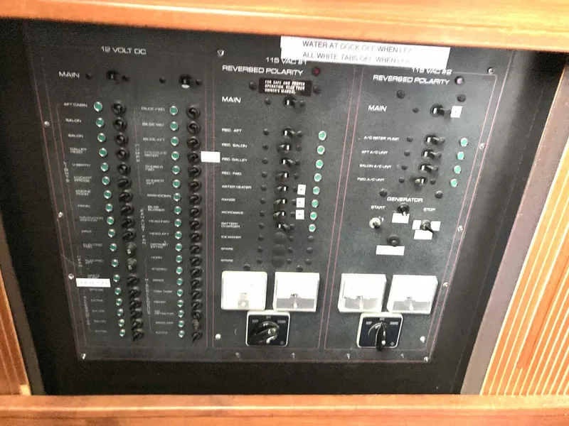 Slide: The Image of Carver Yachts 3807 1989 - 6040346