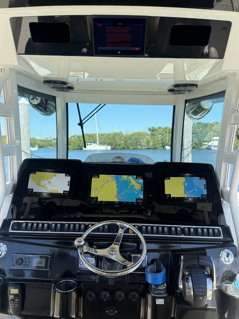 Slide: The Image of 2017 HCB 3900 Speciale Center Console Sportfisher - 6041239