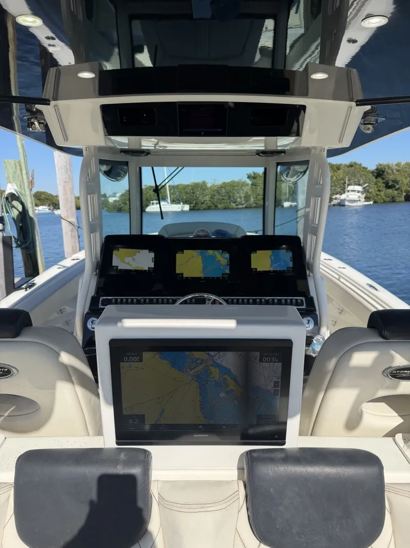 Slide: The Image of 2017 HCB 3900 Speciale Center Console Sportfisher - 6041240