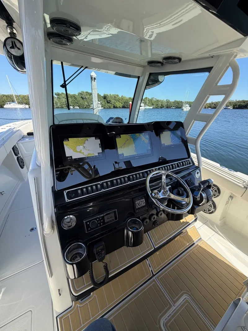 Slide: The Image of 2017 HCB 3900 Speciale Center Console Sportfisher - 6041241