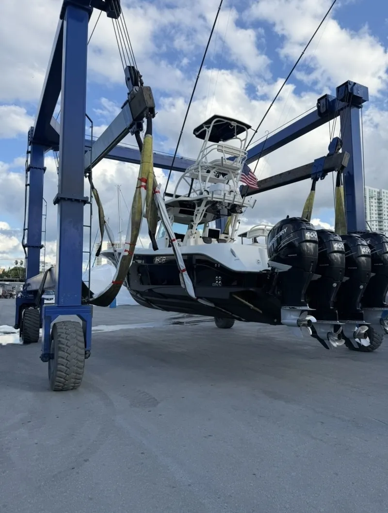 Slide: The Image of 2017 HCB 3900 Speciale Center Console Sportfisher - 6040436