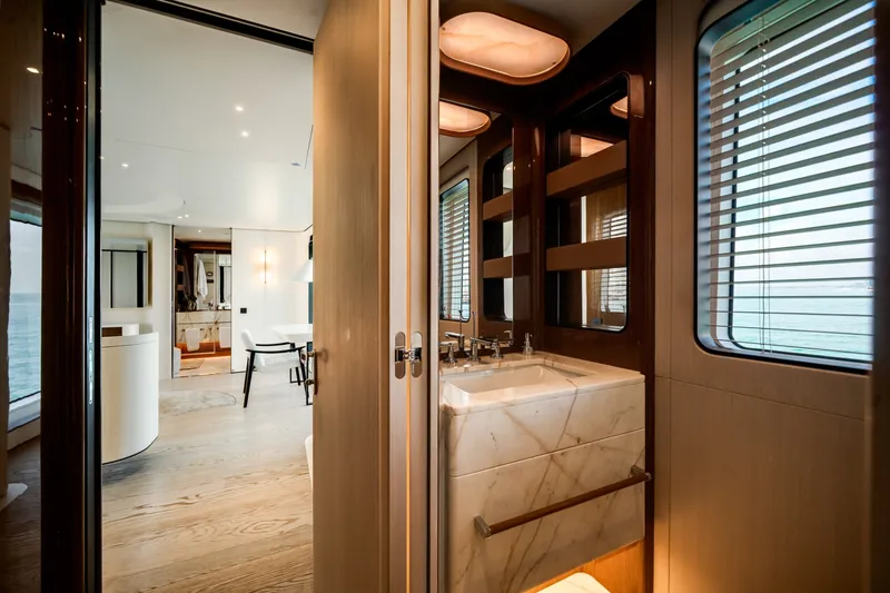 Slide: The Image of Azimut 36 Meter 2024 - 6040755