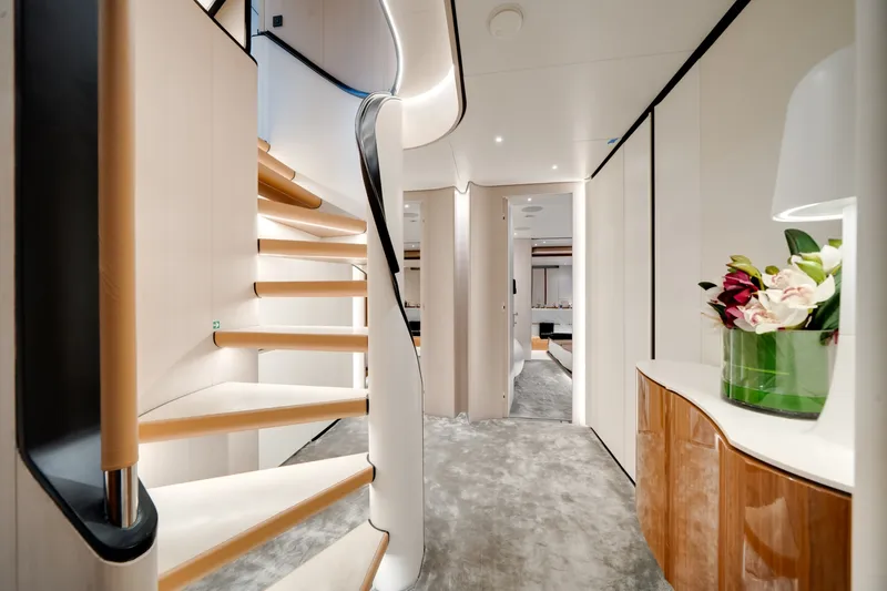 Slide: The Image of Azimut 36 Meter 2024 - 6040769