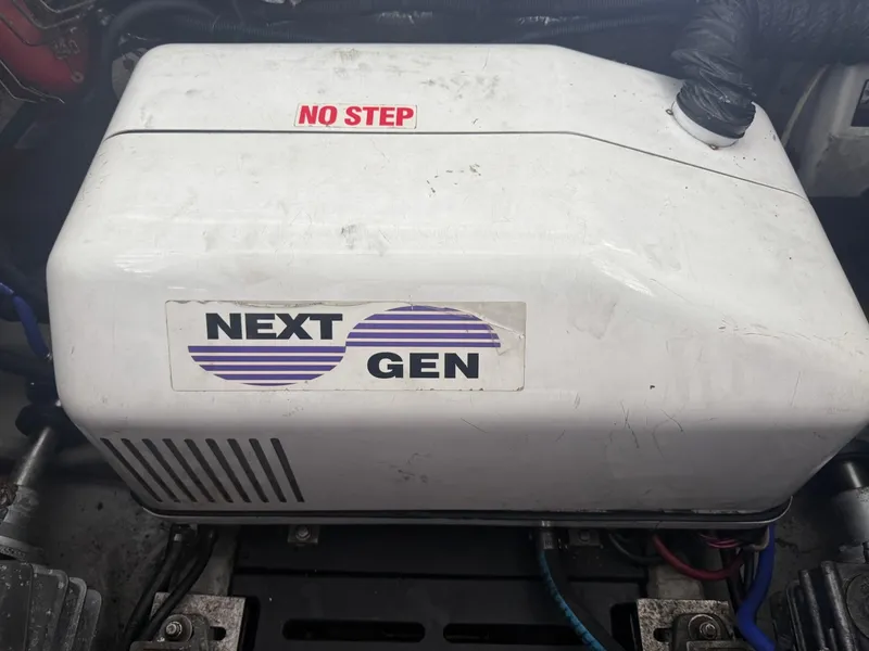 Slide: The Image of Mainship 34 2002 - 6042569