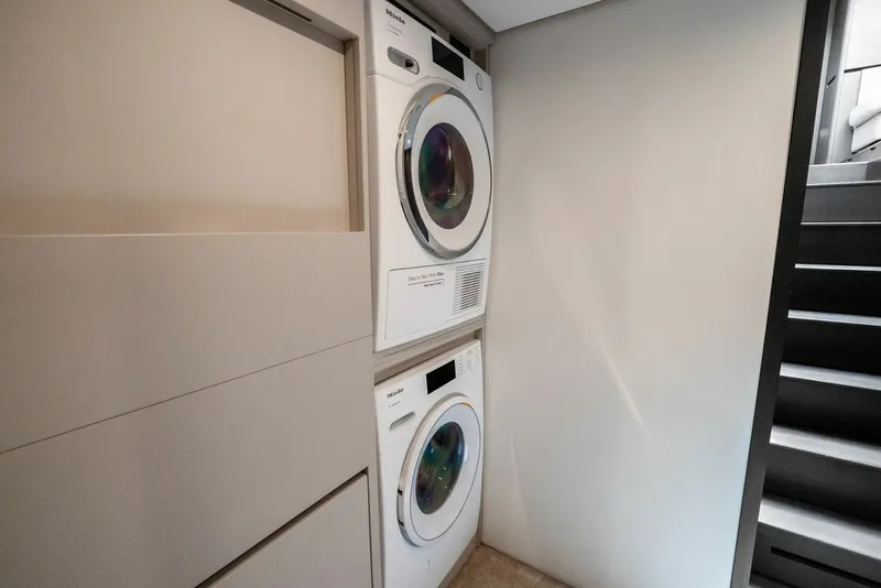 Slide: The Image of Ferretti 860 2023 - 6044869