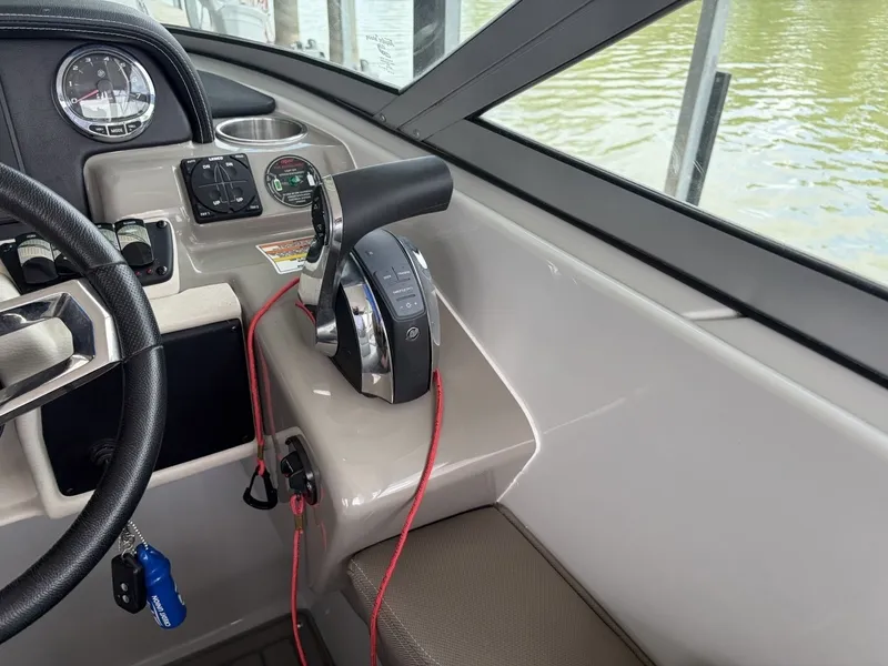 Slide: The Image of Crownline Boats Eclipse E30 2018 - 7529458