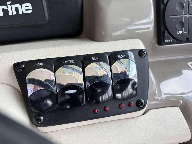 Slide: The Image of Crownline Boats Eclipse E30 2018 - 7529450