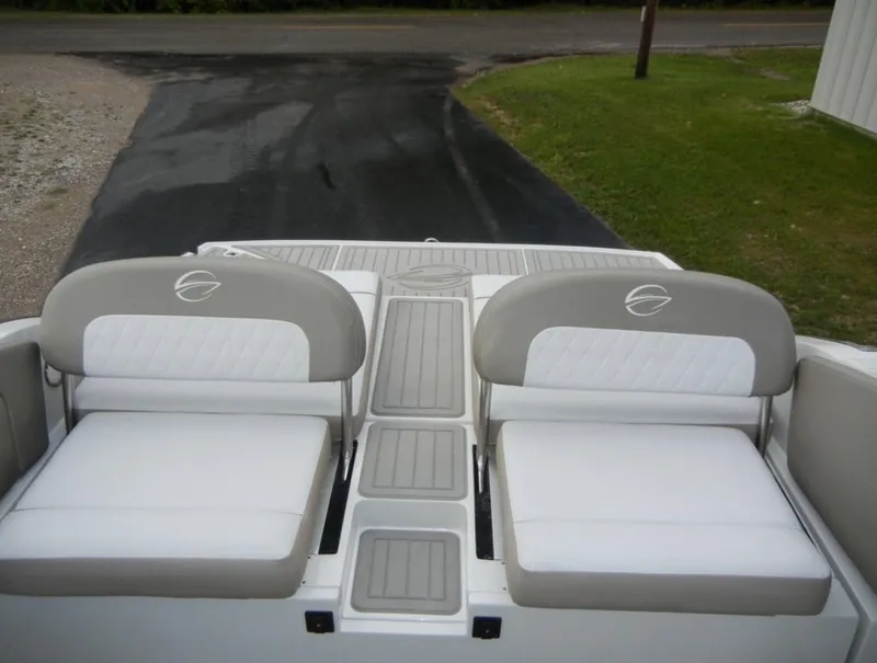 Slide: The Image of Crownline Boats Eclipse E30 2018 - 7529440