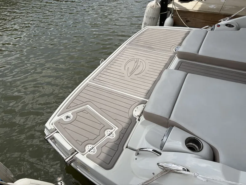 Slide: The Image of Crownline Boats Eclipse E30 2018 - 6065641