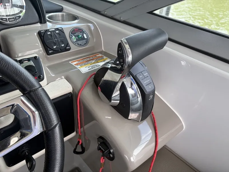 Slide: The Image of Crownline Boats Eclipse E30 2018 - 7529482