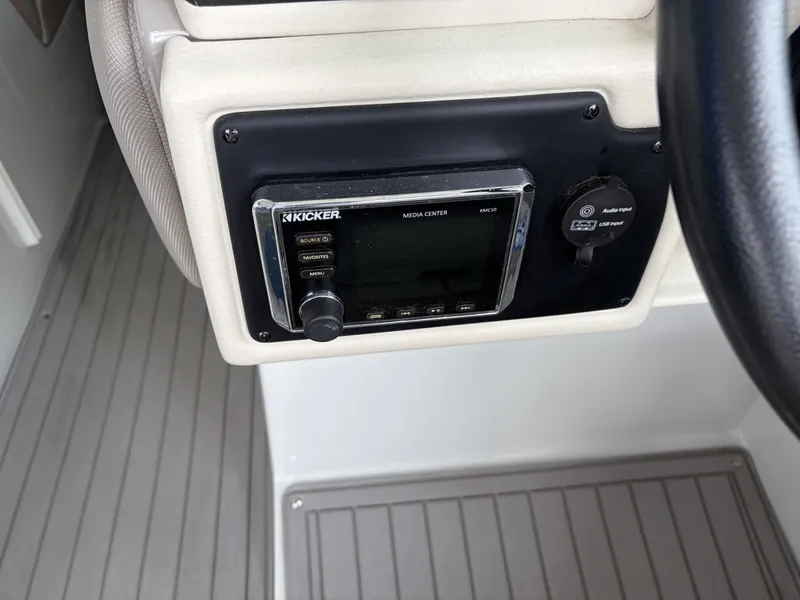 Slide: The Image of Crownline Boats Eclipse E30 2018 - 7529487