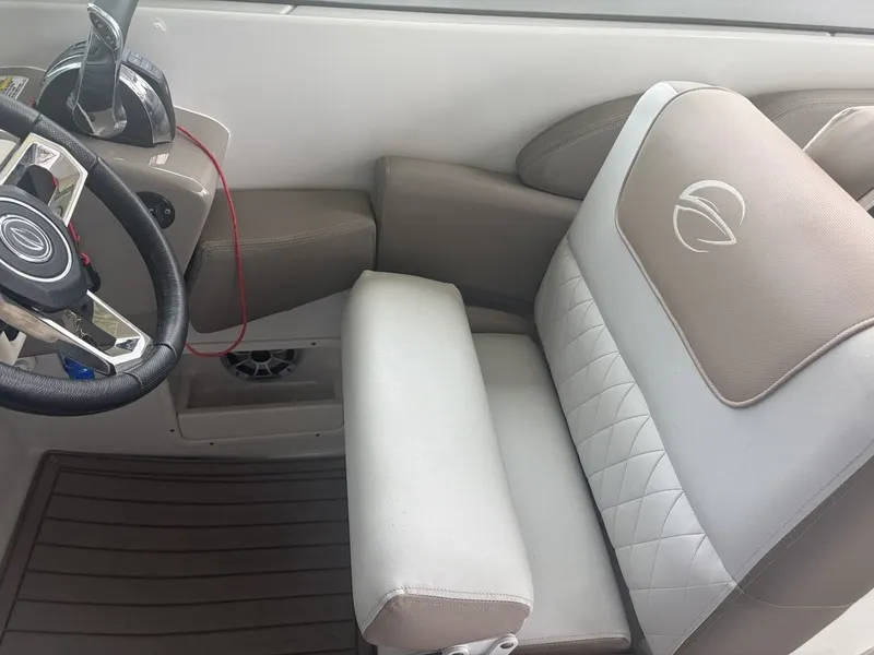 Slide: The Image of Crownline Boats Eclipse E30 2018 - 7529505