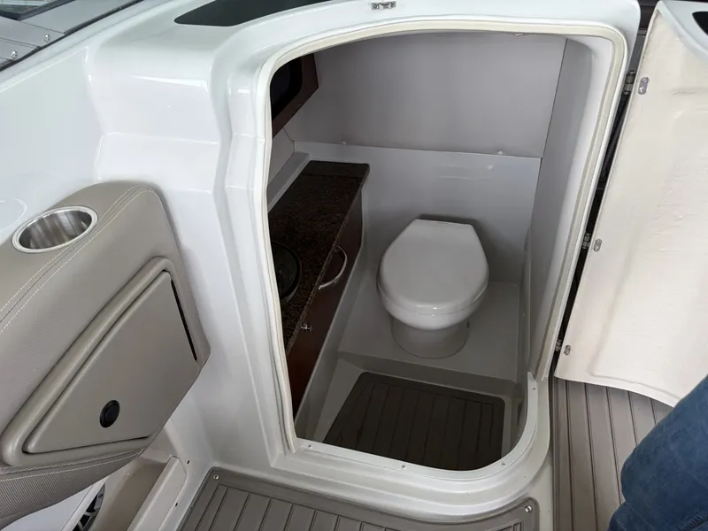Slide: The Image of Crownline Boats Eclipse E30 2018 - 6065661