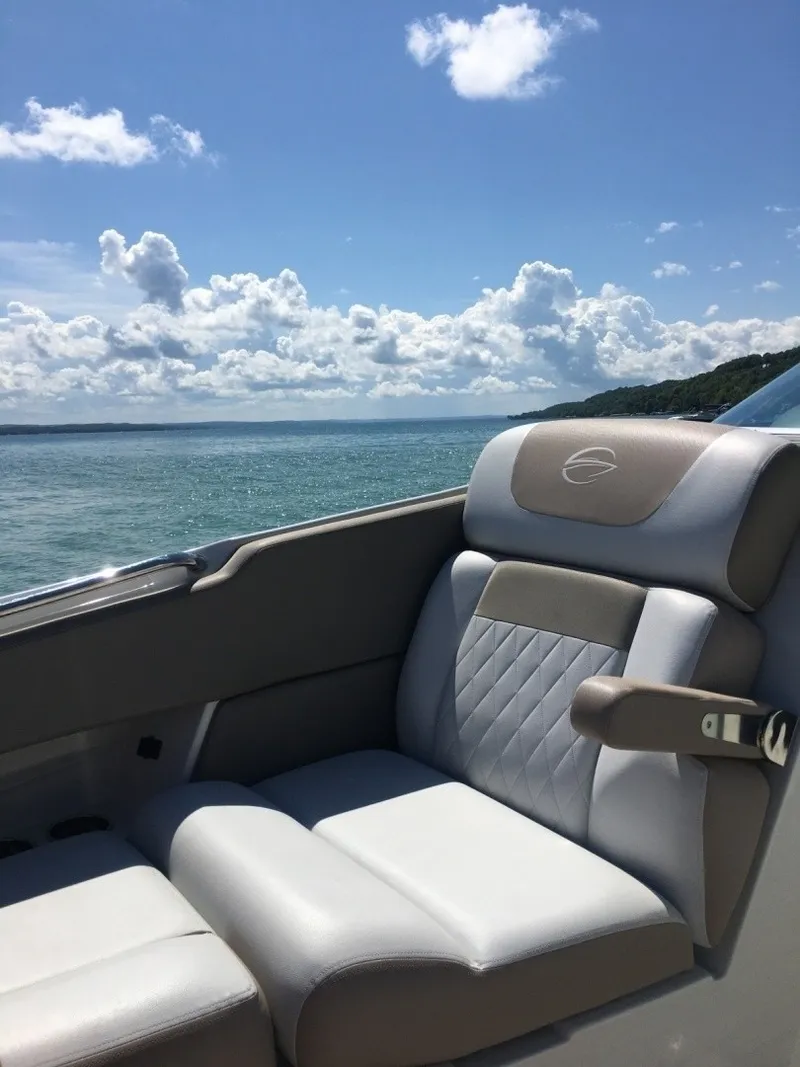 Slide: The Image of Crownline Boats Eclipse E30 2018 - 7529435