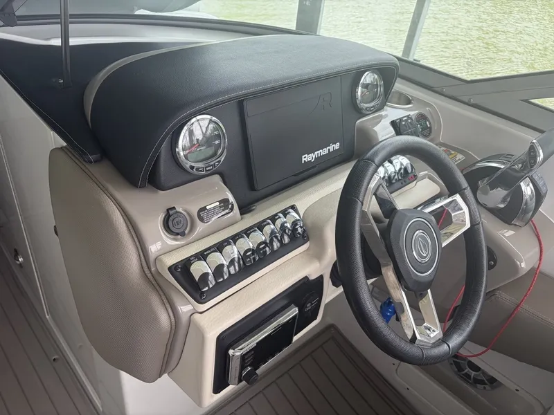 Slide: The Image of Crownline Boats Eclipse E30 2018 - 7529506