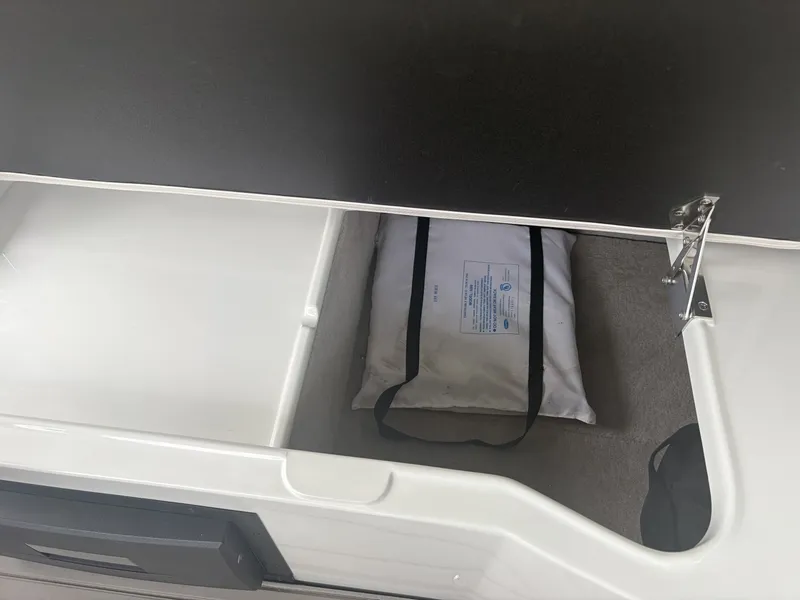 Slide: The Image of Crownline Boats Eclipse E30 2018 - 6065695
