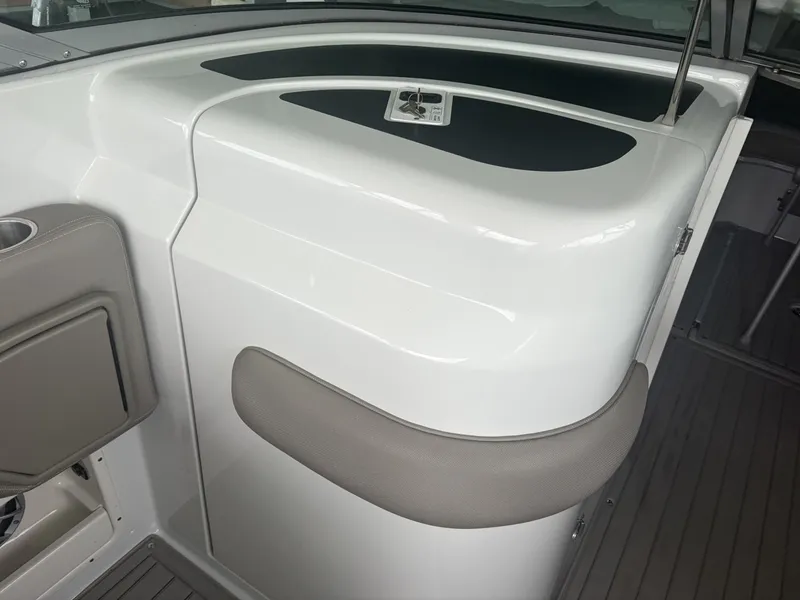 Slide: The Image of Crownline Boats Eclipse E30 2018 - 6065696