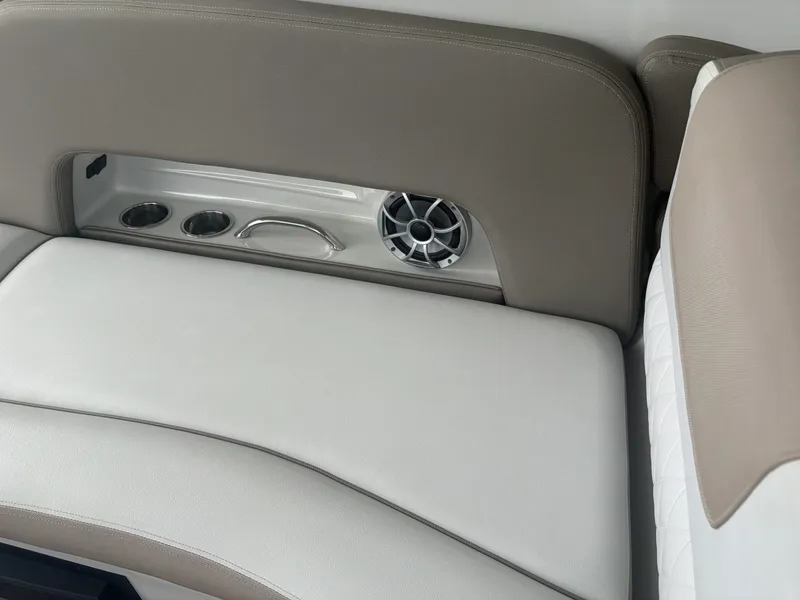Slide: The Image of Crownline Boats Eclipse E30 2018 - 7529502