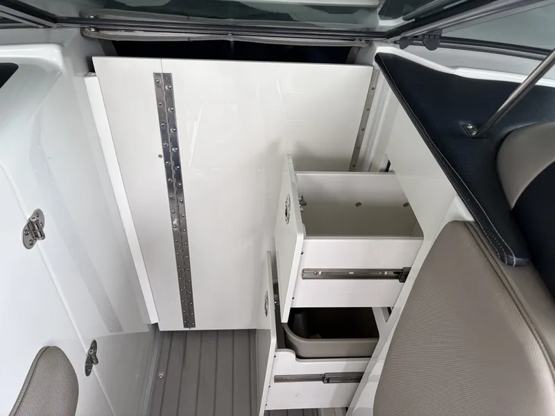 Slide: The Image of Crownline Boats Eclipse E30 2018 - 7529462