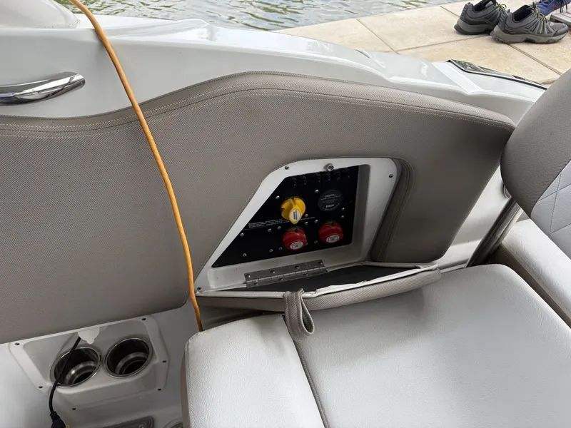 Slide: The Image of Crownline Boats Eclipse E30 2018 - 7529460