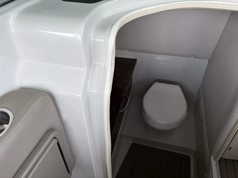 Slide: The Image of Crownline Boats Eclipse E30 2018 - 7529461