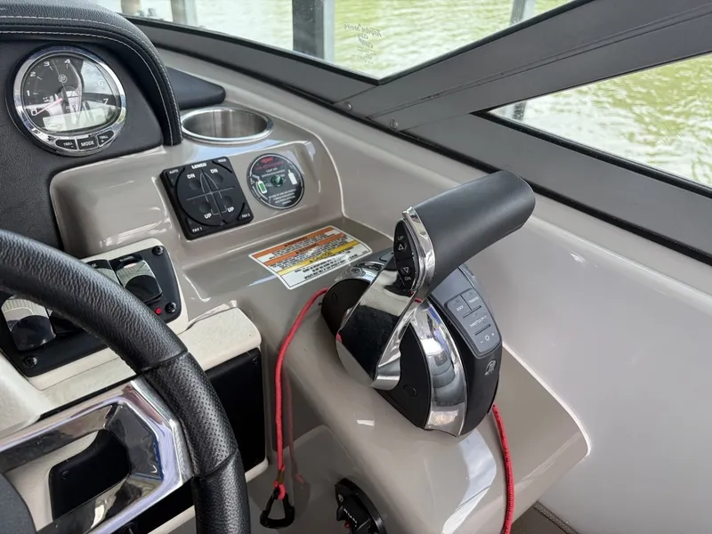 Slide: The Image of Crownline Boats Eclipse E30 2018 - 7529484