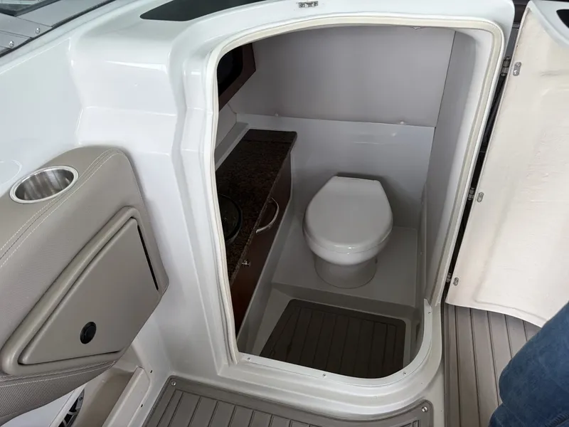 Slide: The Image of Crownline Boats Eclipse E30 2018 - 7529463