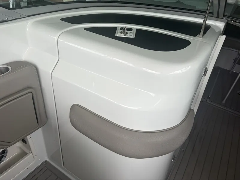 Slide: The Image of Crownline Boats Eclipse E30 2018 - 7529498