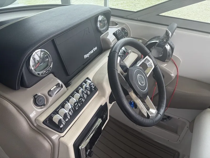 Slide: The Image of Crownline Boats Eclipse E30 2018 - 7529504