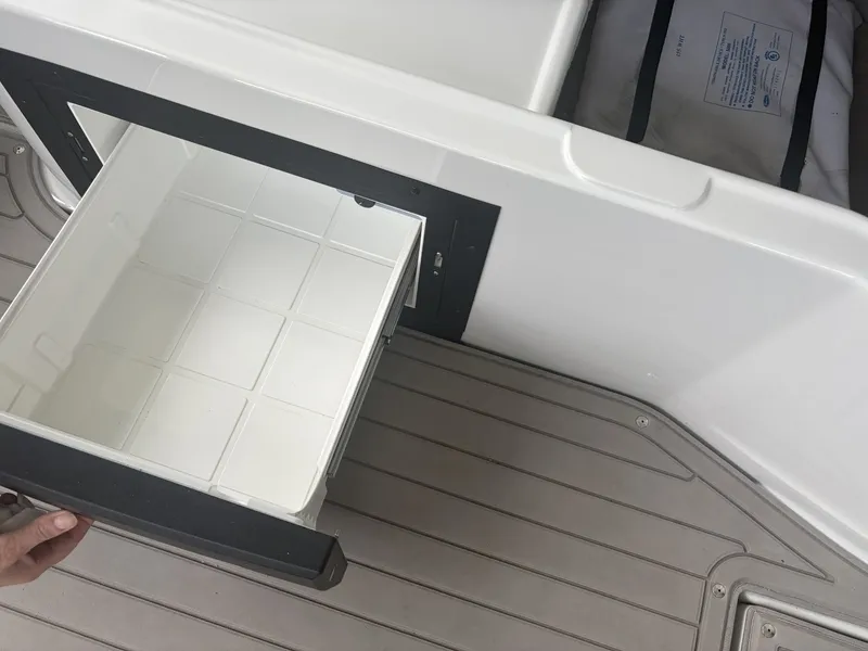 Slide: The Image of Crownline Boats Eclipse E30 2018 - 7529493