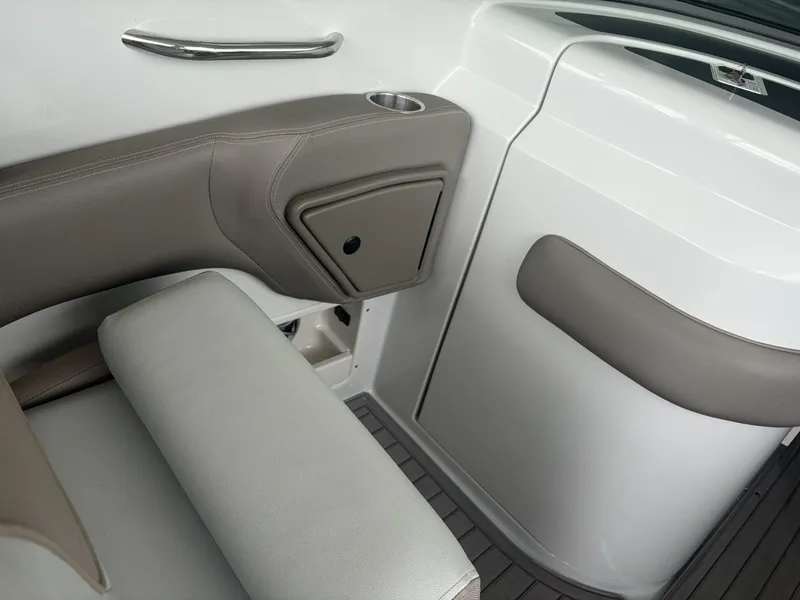 Slide: The Image of Crownline Boats Eclipse E30 2018 - 7529494