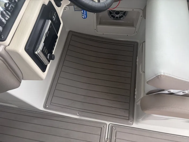 Slide: The Image of Crownline Boats Eclipse E30 2018 - 7529503