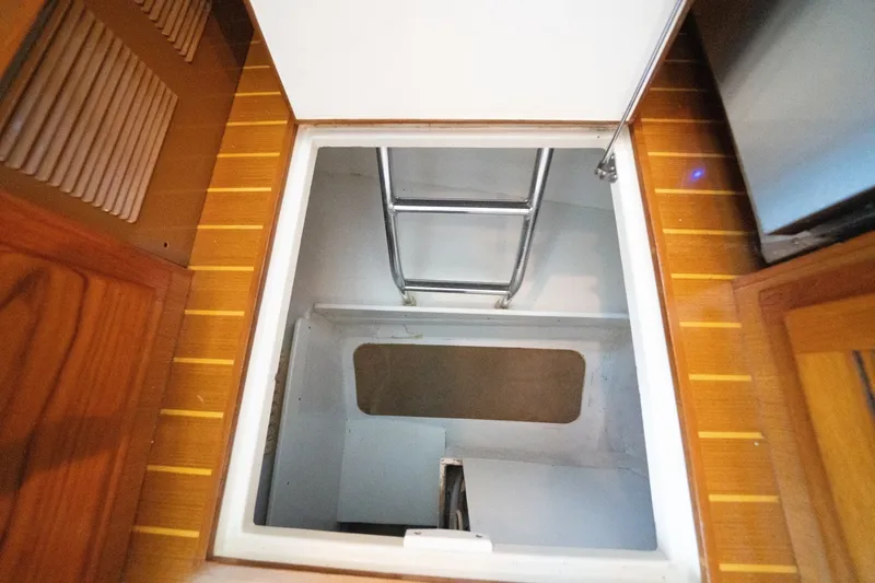 Slide: The Image of 2002 Cabo 43 Convertible - 6387888