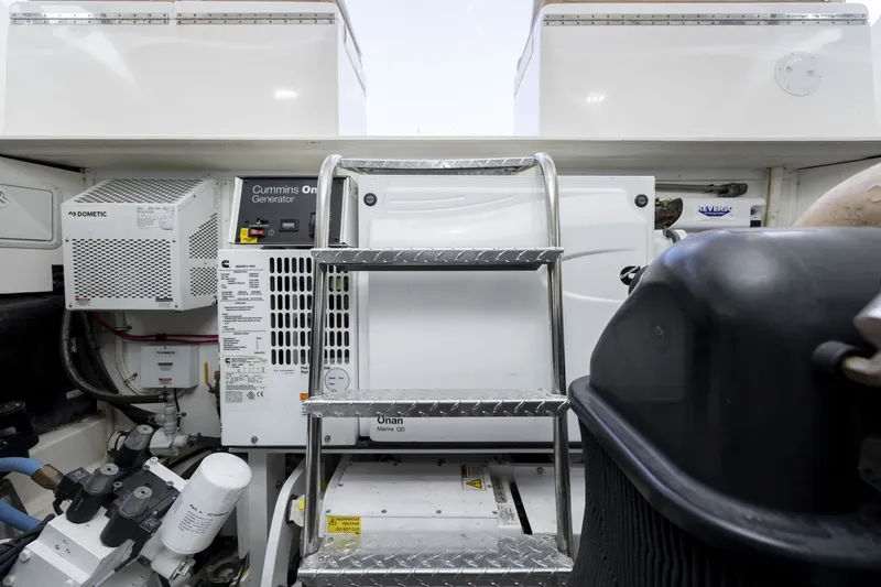 Slide: The Image of Albemarle 410 Express Fisherman 2019 - 6043130