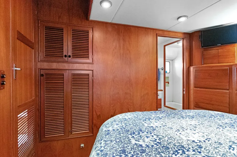 Slide: The Image of Master Stateroom To The Starboard Side   Head Entry Door - 6062837
