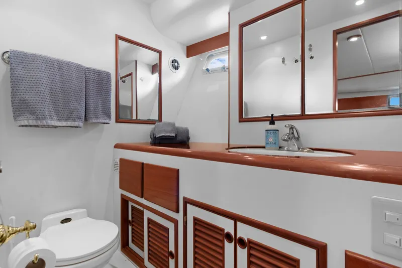 Slide: The Image of Master Stateroom Head - 6062840