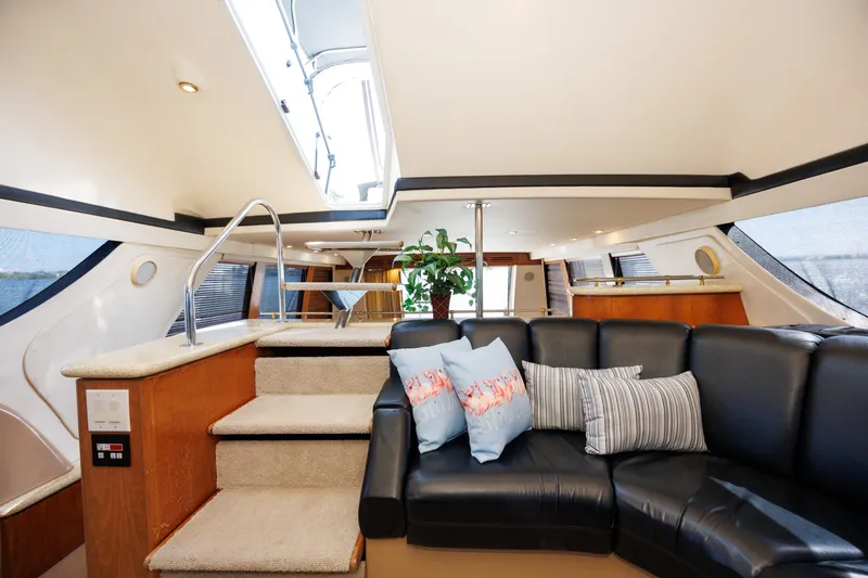 Slide: The Image of 1999 Carver 530 Voyager - 6043650