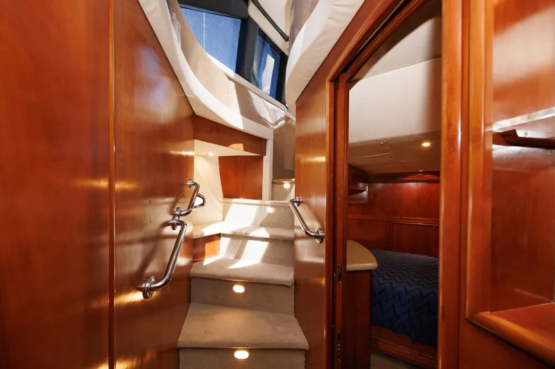 Slide: The Image of 1999 Carver 530 Voyager - 6043668