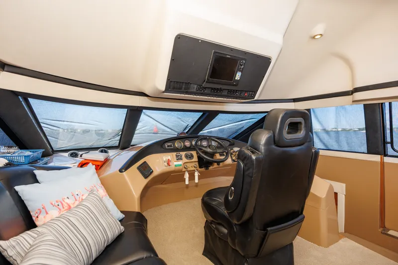 Slide: The Image of 1999 Carver 530 Voyager - 6043641