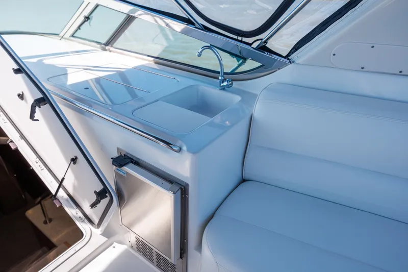 Slide: The Image of 1999 Carver 530 Voyager - 6043724