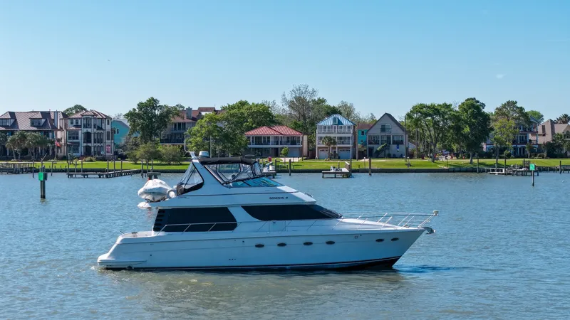 Slide: The Image of 1999 Carver 530 Voyager - 6043740