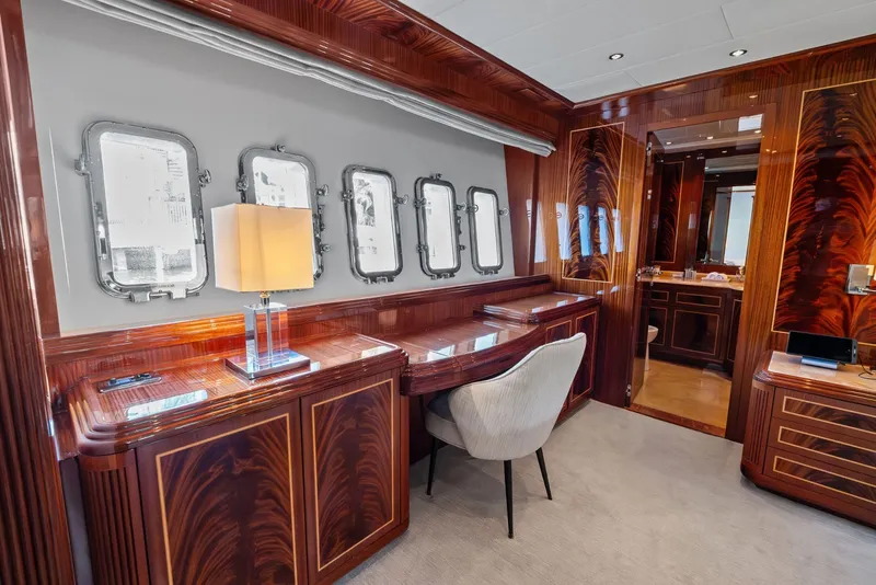 Slide: The Image of Mangusta 130 2005 - 6044024