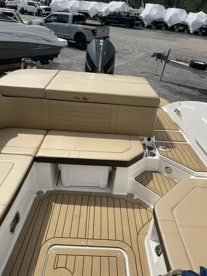 Slide: The Image of Sea Ray 230 Bow Rider 2019 - 6044133