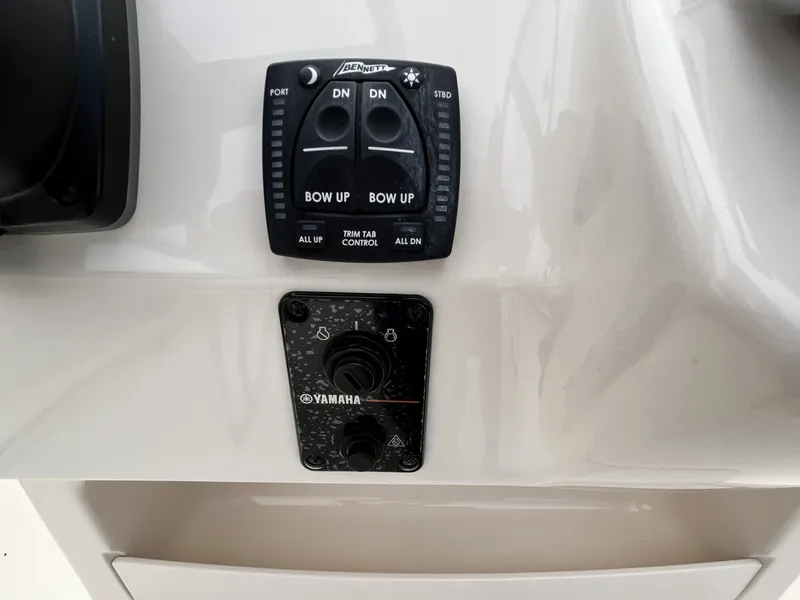 Slide: The Image of Grady-White 180 Fisherman 2022 - 6044157