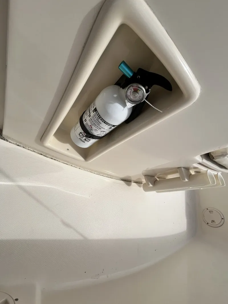 Slide: The Image of Grady-White 180 Fisherman 2022 - 6044174