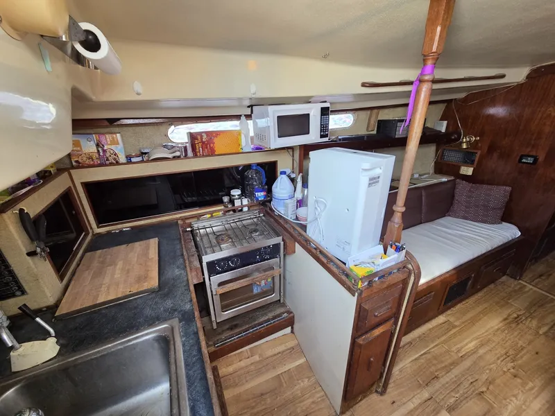 Slide: The Image of Morgan Out Island 33 1976 - 6044301