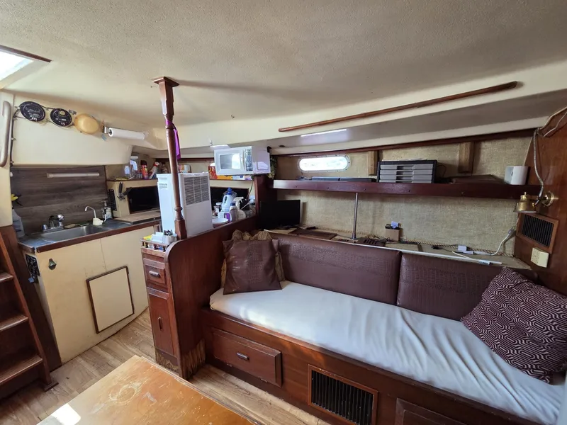 Slide: The Image of Morgan Out Island 33 1976 - 6044302